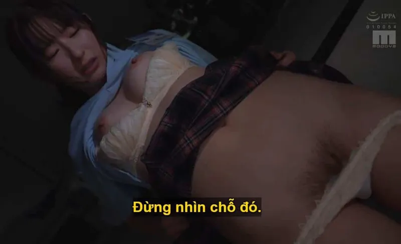 Sếp lớn lập mưu đụ con nhỏ cấp dưới kiêu căng lười nhác, suốt ngày chỉ chăm chăm chat chit với thằng bồ.